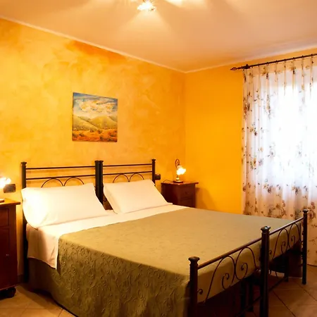 مزرعة للإقامة Il Casolare Di Nonno Mario